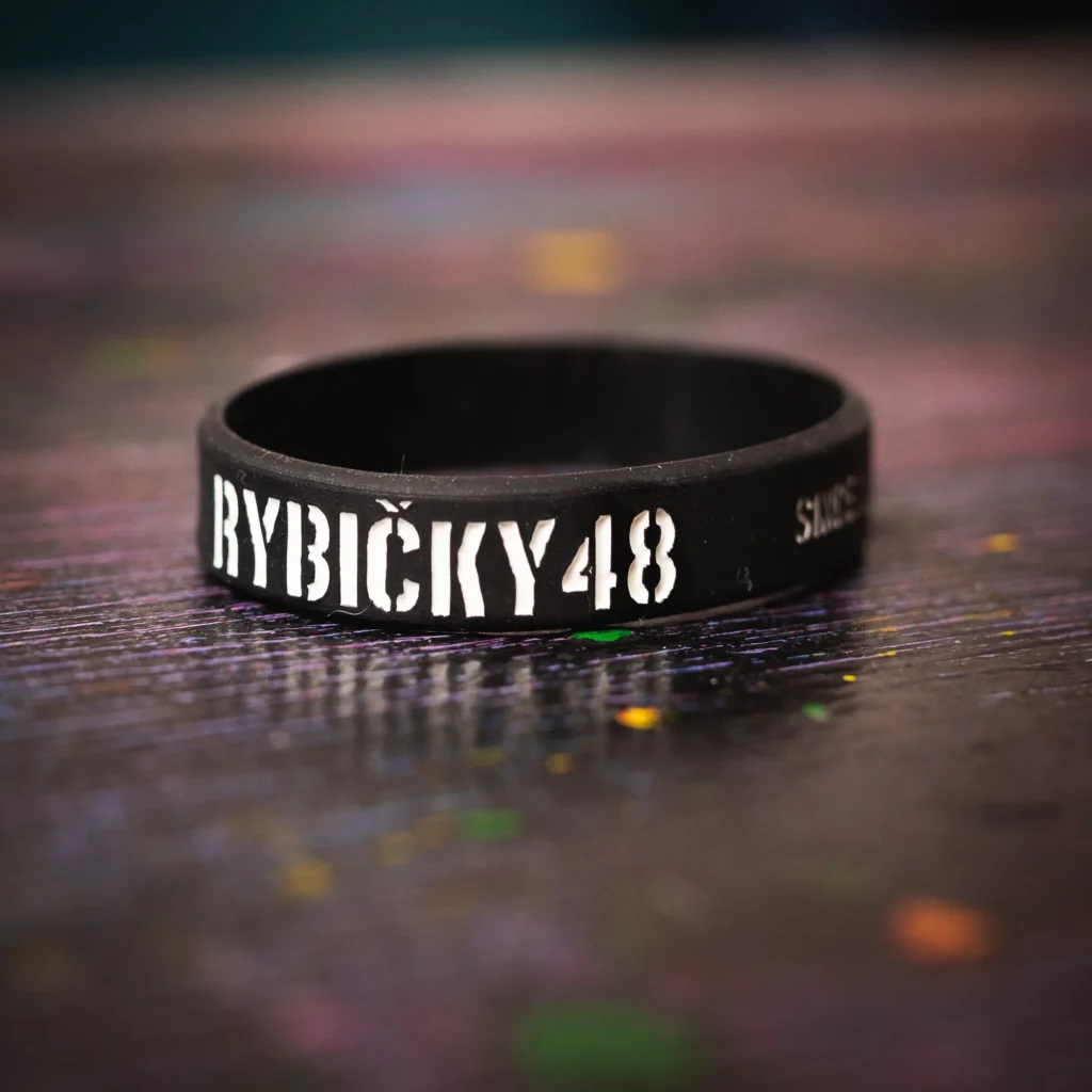 Náramek R48 Černý